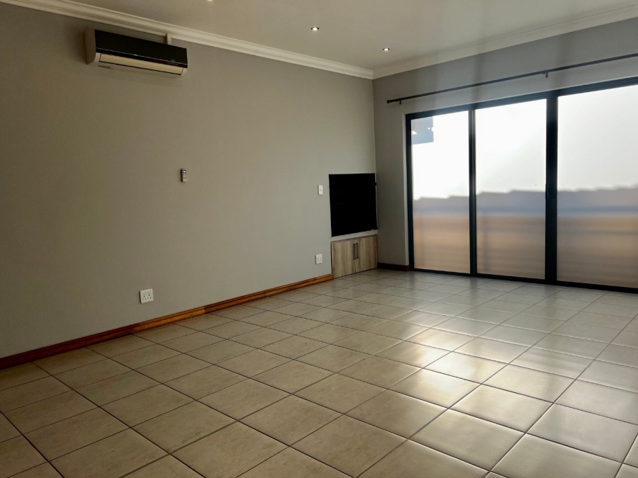 2 Bedroom Property for Sale in Xanadu North West